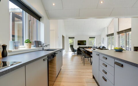 Heidi - 1Km from the Sea: Design Intérieur, Comptoir, Cuisine, Sol, Meubles, Bois, Cabinetry, Sol, Plafond, Parquet