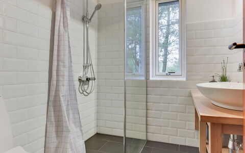 Reijo: Mur, Sol, Sol, Salle De Bains, Design Intérieur, Luminaire Plomberie, Tuile, Plomberie, Toilette
