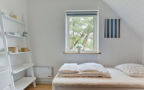 Reijo: Design Intérieur, Bois, Sol, Sol, Chambre, Plafond, Lit, Meubles, Éclairage, Domicile