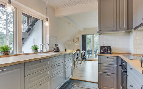 Reijo: Cuisine, Sol, Cabinetry, Bois, Comptoir, Design Intérieur, Appareil De Cuisine, Sol, Plafond, Tiroir