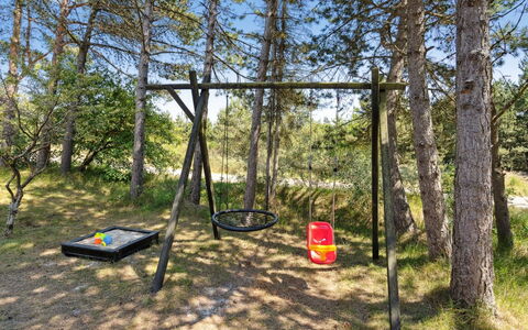 Reijo: Équipement Extérieur Play, Balançoire, Tronc, Parc, Des Bois, Ombre, Terrain De Jeux, Jardin, Sol, Pelouse