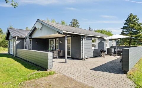 Glenna - 1.8Km from the Sea: Herbe, Maison, Toit, Domicile, Chalet, Arbuste, Lot Terre, Zone Rurale, Ferme, Couverture De Sol