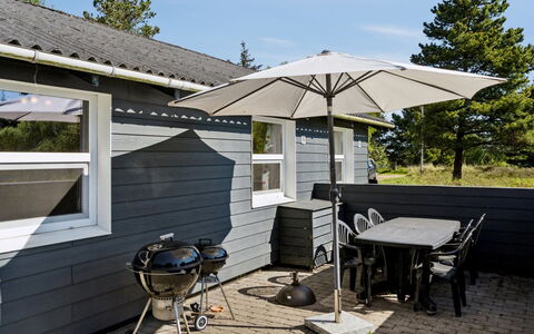 Glenna - 1.8Km from the Sea: Herbe, Maison, Toit, Domicile, Chalet, Arbuste, Lot Terre, Zone Rurale, Ferme, Couverture De Sol