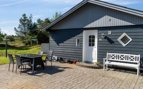 Glenna - 1.8Km from the Sea: Herbe, Maison, Toit, Domicile, Chalet, Arbuste, Lot Terre, Zone Rurale, Ferme, Couverture De Sol