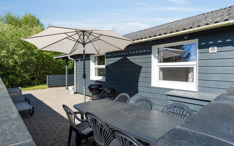 Glenna - 1.8Km from the Sea: Herbe, Maison, Toit, Domicile, Chalet, Arbuste, Lot Terre, Zone Rurale, Ferme, Couverture De Sol