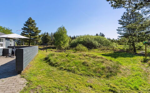 Glenna - 1.8Km from the Sea: Herbe, Maison, Toit, Domicile, Chalet, Arbuste, Lot Terre, Zone Rurale, Ferme, Couverture De Sol