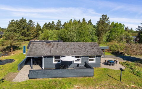 Glenna - 1.8Km from the Sea: Herbe, Maison, Toit, Domicile, Chalet, Arbuste, Lot Terre, Zone Rurale, Ferme, Couverture De Sol