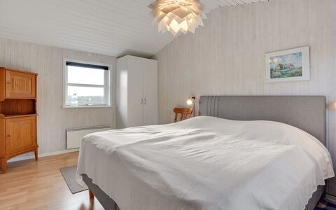 Dietmar - 2.8Km from the Sea: Sol, Bois, Plafond, Chambre, Sol, Design Intérieur, Luminaire, Lit, Drap De Lit, Literie