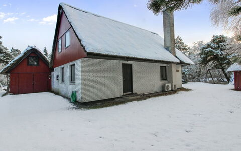 Vendela - 2.5Km from the Sea: Chalet, Domicile, Maison, Toit, Porche, Biens, Siding, Batiments Jardin, Ferme, Cour