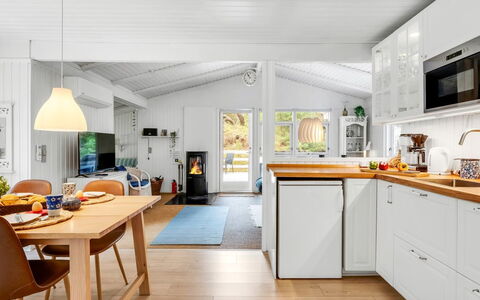 Galathea - 800M from the Sea: Cuisine, Design Intérieur, Sol, Meubles, Comptoir, Bois, Plafond, Sol, Luminaire, Parquet