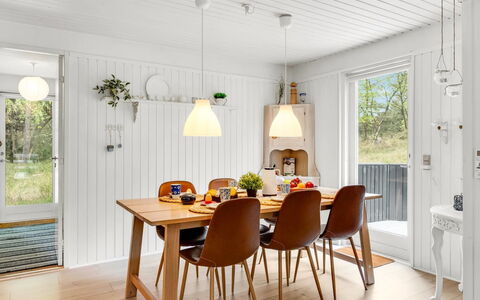Galathea - 800M from the Sea: Meubles, Design Intérieur, Sol, Bois, Salle À Manger, Luminaire, Plafond, Table Cuisine Et Salle A Manger, Table, Parquet