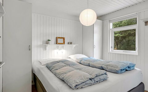 Galathea - 800M from the Sea: Lit, Chambre, Design Intérieur, Drap De Lit, Literie, Plafond, Bois, Sol, Meubles, Sol