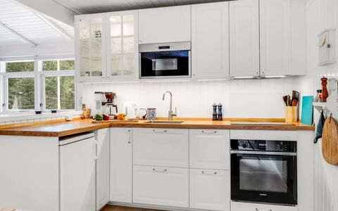 Galathea - 800M from the Sea: Cuisine, Appareil De Cuisine, Comptoir, Cabinetry, Principaux Appliance, Sol, Bois, Design Intérieur, Evier, Meubles