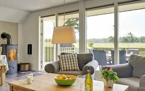Brunon - 1.5Km from the Sea: Meubles, Sol, Bois, Design Intérieur, Chaise, Sol, Domicile, Table, Salon, Plafond