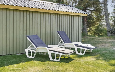 Brunon - 1.5Km from the Sea: Mobilier De Jardin, Pelouse, Ombre, Balancelle, Jardin, Conception, Cour, Chaise, Arrière-Cour, Chaise Longue