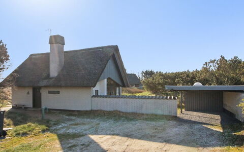 Pisana - 400M from the Sea: Bois, Chalet, Dur, Planche, Tache De Bois, Batiments Jardin, Conception, Cour, Cabane En Rondins, Arrière-Cour