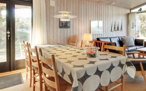 Pisana - 400M from the Sea: Meubles, Design Intérieur, Bois, Sol, Chaise, Table, Plafond, Salle À Manger, Luminaire, Table Cuisine Et Salle A Manger