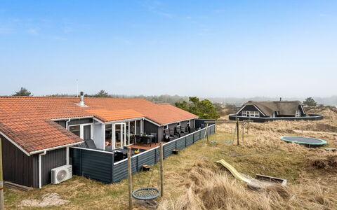 Petkana - 700M from the Sea: Toit, Domicile, Maison, Architecture, Chalet, Lot Terre, Zone Rurale, Biens, Porche, Ferme