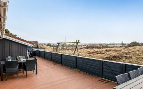 Petkana - 700M from the Sea: Bois, Parquet, Plate-Forme, Dur, Planche, Tache De Bois, Balcon, Boardwalk, Ombre, Mobilier De Jardin