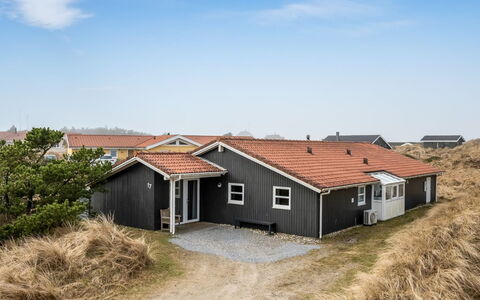 Petkana - 700M from the Sea: Maison, Domicile, Toit, Zone Résidentielle, Chalet, Biens, Ferme, Pelouse, Aménagement Paysager, Siding