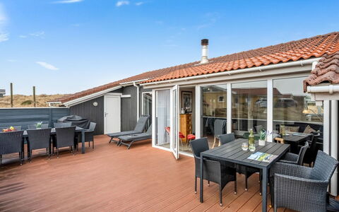 Petkana - 700M from the Sea: Maison, Domicile, Toit, Zone Résidentielle, Chalet, Biens, Ferme, Pelouse, Aménagement Paysager, Siding