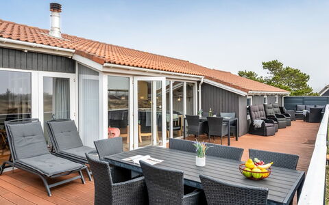Petkana - 700M from the Sea: Maison, Domicile, Toit, Zone Résidentielle, Chalet, Biens, Ferme, Pelouse, Aménagement Paysager, Siding
