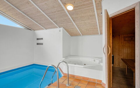 Petkana - 700M from the Sea: Maison, Domicile, Toit, Zone Résidentielle, Chalet, Biens, Ferme, Pelouse, Aménagement Paysager, Siding