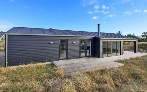 Jirina - 750M from the Sea: Toit, Chalet, Siding, Ferme, Batiments Jardin, Cabanon
