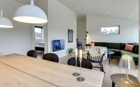Jirina - 750M from the Sea: Plafond, Sol, Design Intérieur, Luminaire, Sol, Meubles, Domicile, Table Cuisine Et Salle A Manger, Chaise, Salon