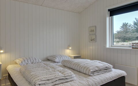 Jirina - 750M from the Sea: Bois, Plafond, Chambre, Design Intérieur, Lit, Literie, Drap De Lit, Sol, Sol, Cadre De Lit
