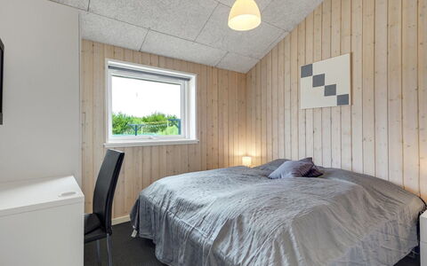 Janita - 800M from the Sea: Bois, Plafond, Chambre, Literie, Luminaire, Drap De Lit, Cadre De Lit, Lit, L'Hiver, Gelé