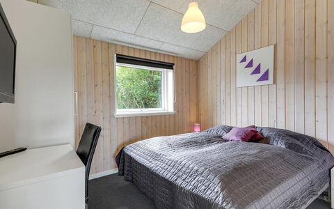 Janita - 800M from the Sea: Bois, Chambre, Domicile, Plafond, Design Intérieur, Lit, Literie, Drap De Lit, Cadre De Lit, Gelé