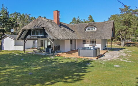 Terne - 1.2Km from the Sea: Chalet, Cabanon, Cabane, Ferme, Prairie, Cabane, Grange, Cabane En Rondins, Batiments Jardin