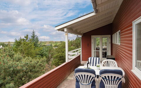 Taimi - 200M from the Sea: Bois, Porche, Maison, Domicile, Chalet, Porte, Siding, Tache De Bois, Dur, Biens
