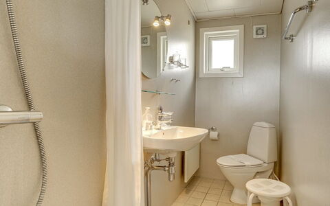 Taimi - 200M from the Sea: Salle De Bains, Luminaire Plomberie, Mur, Design Intérieur, Toilette, Sol, Sol, Lavabo, Évier, Siège De Toilette