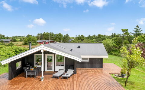 Kari - 900M from the Sea: Toit, Maison, Domicile, Chalet, Siding, Biens, Allée, Batiments Jardin, Cour, Cabanon