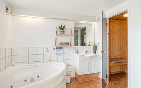 Sote - 1.2Km from the Sea: Arbuste, Design Urbain, Couverture De Sol, Brique, Appartement, Biens, Brickwork, Balcon, Aménagement Paysager