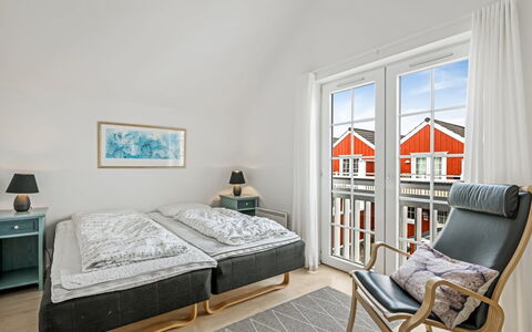 Sote - 1.2Km from the Sea: Arbuste, Design Urbain, Couverture De Sol, Brique, Appartement, Biens, Brickwork, Balcon, Aménagement Paysager