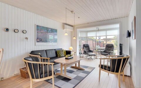 Sighmar - 900M from the Sea: Sol, Meubles, Design Intérieur, Bois, Sol, Parquet, Plafond, Table, Table Cuisine Et Salle A Manger, Salon
