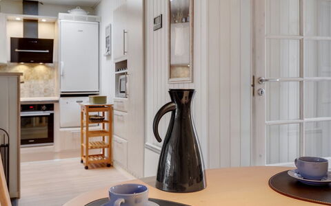 Sighmar - 900M from the Sea: Meubles, Sol, Design Intérieur, Bois, Sol, Cabinetry, Plafond, Appareil De Cuisine, Cuisine, Comptoir