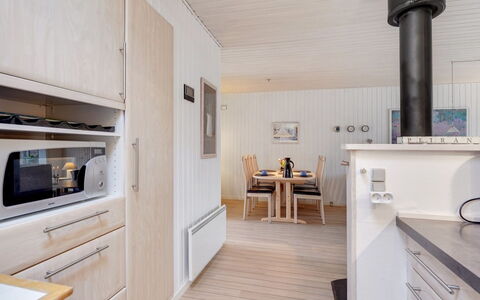 Sighmar - 900M from the Sea: Bois, Sol, Design Intérieur, Sol, Plafond, Meubles, Parquet, Cuisine, Pièce, Comptoir