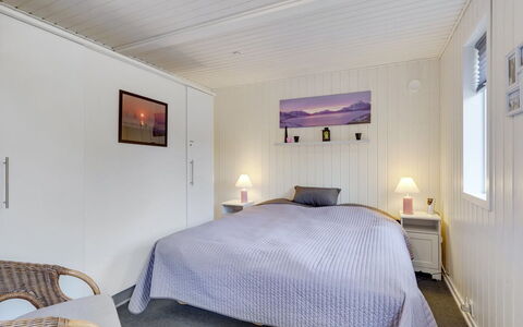 Sighmar - 900M from the Sea: Bois, Chambre, Plafond, Sol, Lit, Design Intérieur, Drap De Lit, Sol, Literie, Meubles