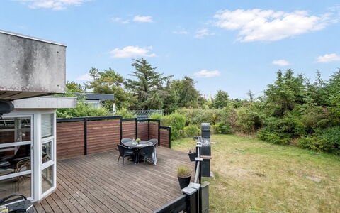 Sighmar - 900M from the Sea: Domicile, Jardin, Plate-Forme, Balcon, Ombre, Arrière-Cour, Cour, Biens, Aménagement Paysager, Dur