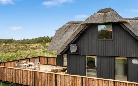 Reiko - 1.5Km from the Sea: Chalet, Siding, Dur, À Déchaumer, Planche, Balcon