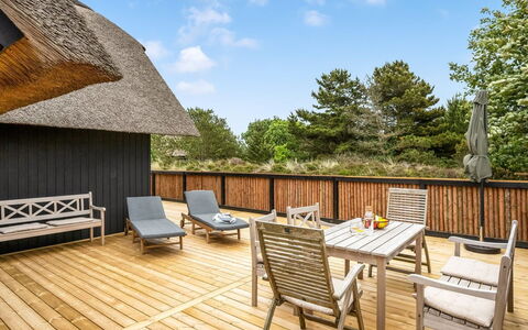 Reiko - 1.5Km from the Sea: Bois, Parquet, Dur, Planche, Plate-Forme, Tache De Bois, Chalet, Porche, À Déchaumer, Lumber