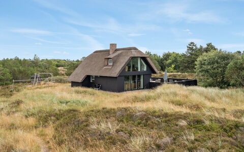 Reiko - 1.5Km from the Sea: Herbe, Maison, Toit, Chalet, Domicile, Arbuste, Ferme, Lot Terre, Zone Rurale