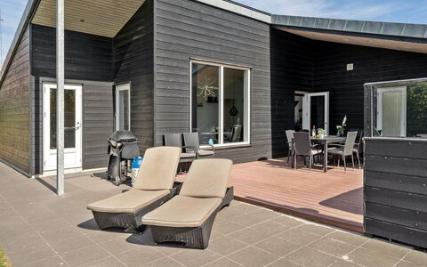 Siegfried - 500M from the Sea: Biens, Ferme
