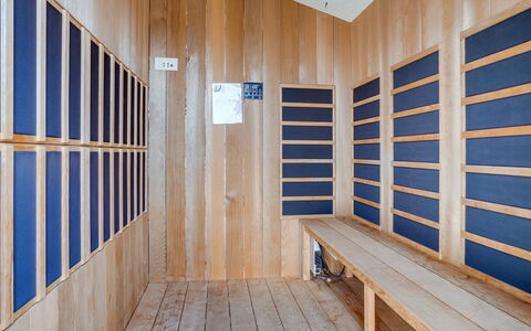 Siegfried - 500M from the Sea: Biens, Ferme