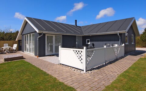 Emmarenze - 400M from the Sea: Bois, Tache De Bois, Planche, Dur, Chalet, Plate-Forme, Siding, Ombre, Parquet, Batiments Jardin