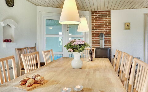 Aurelia - 500M to the Fjord: Meubles, Design Intérieur, Sol, Luminaire, Bois, Sol, Plafond, Salle À Manger, Chaise, Table